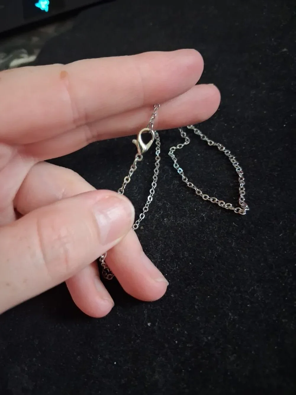 18 inch Blue Solitaire necklace
